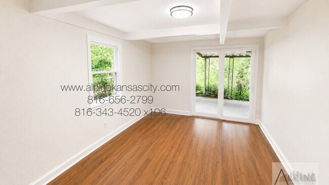 Building Photo - Spacious Home in Oak Park SW