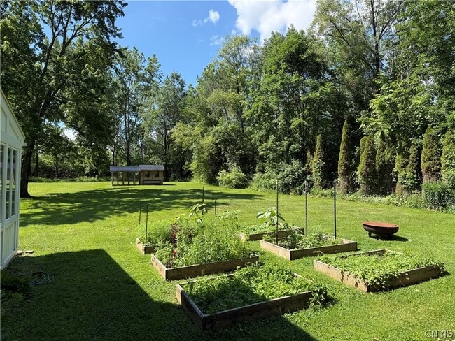 Building Photo - 690 Crow Hill Rd