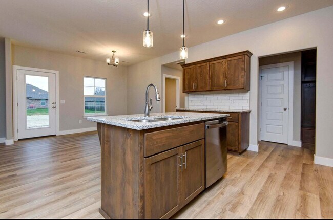 Building Photo - 698 Glenwood Ave