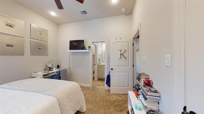 Building Photo - 105 Luther St