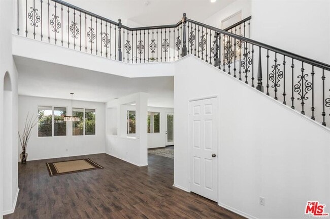 Building Photo - 3280 Canyon View Dr