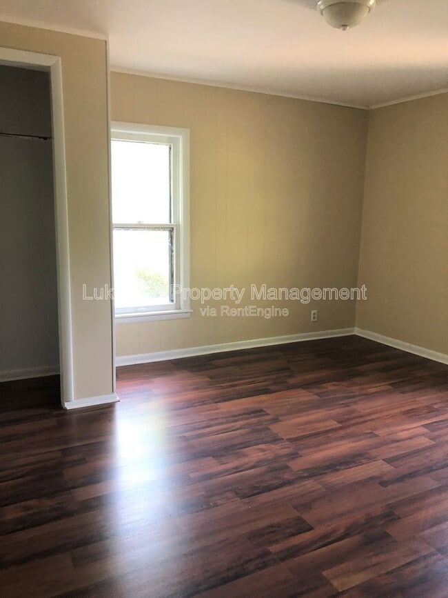 Building Photo - 701 Davis St