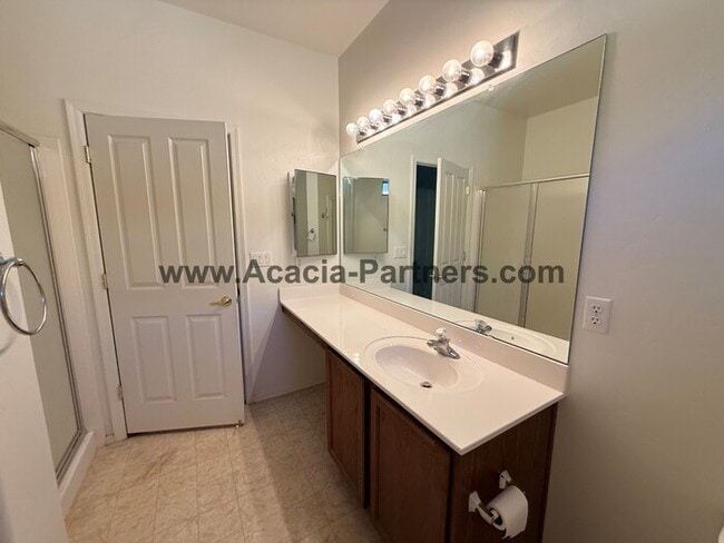 Building Photo - Three Bedroom  Home in Continental Reserves
