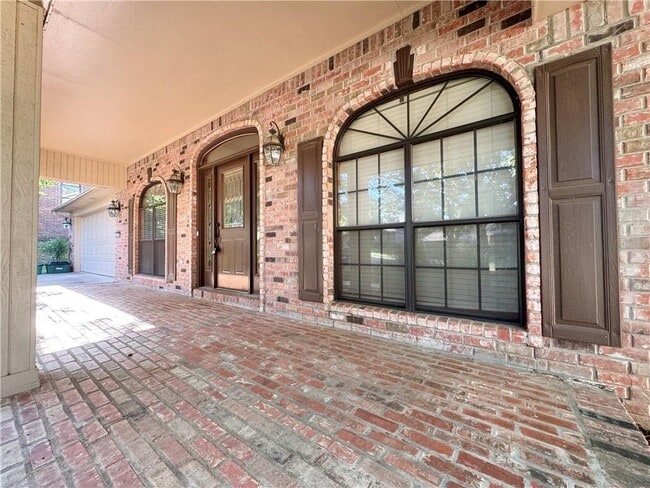 Building Photo - 768 E Birwin St