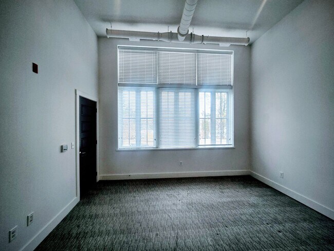 Building Photo - 1815 Main St