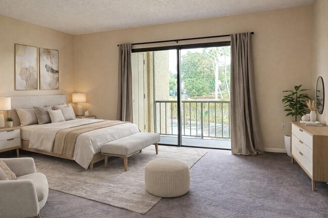 Building Photo - 4657 Fountains Dr S