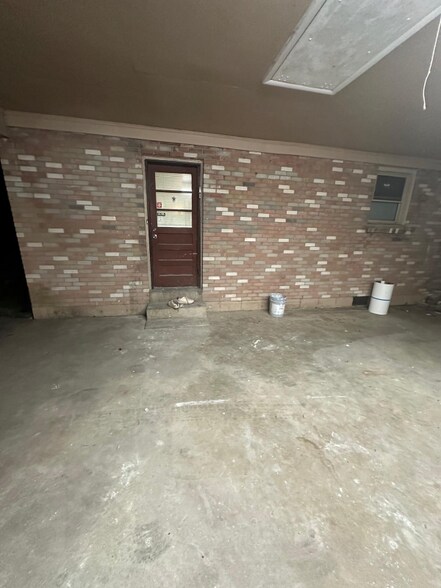 Building Photo - 288 Lawndale Dr