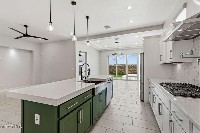 Building Photo - 329 Hector Porras Dr
