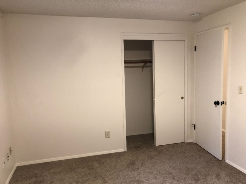 Building Photo - 946 Silver Lake Rd