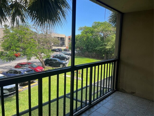 Building Photo - 10855 SW 112th Ave