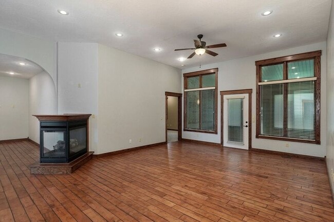 Building Photo - 1367 E Siler Pkwy
