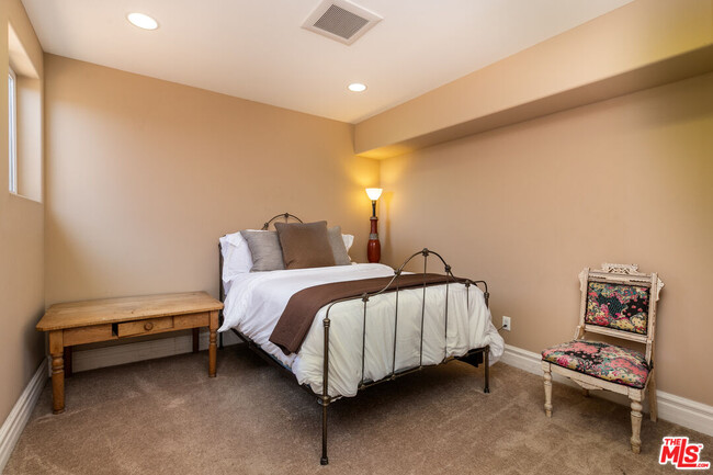 Building Photo - 31280 Bailard Rd