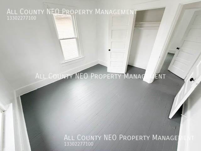 Building Photo - 518 Rentschler St