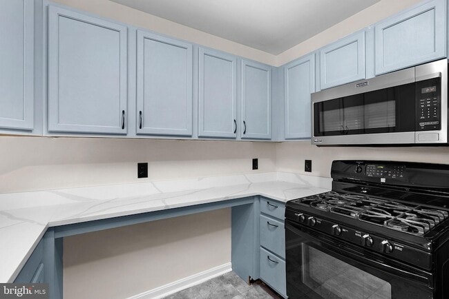 Building Photo - 673 Constellation Square SE