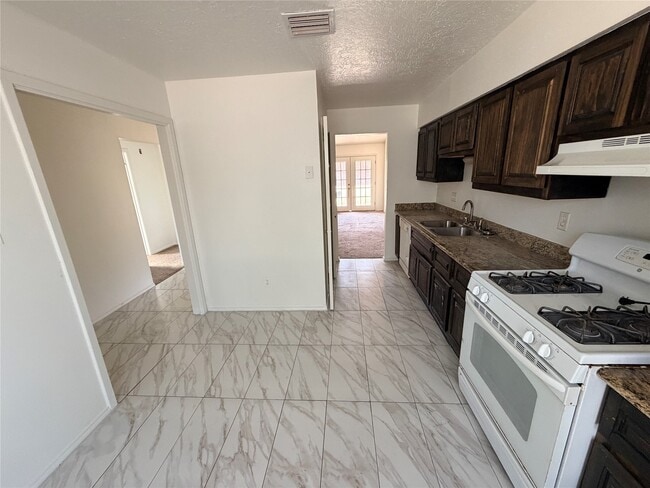 Building Photo - 1927 Oakwell Ln