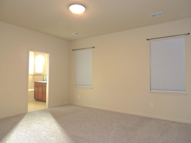 Building Photo - 663 Chalisa Ave