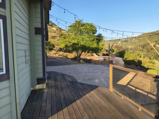 Building Photo - 2828 La Cresta Rd
