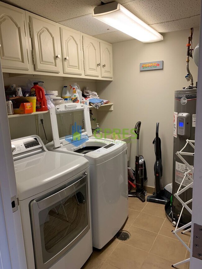 Building Photo - 5425 5th Avenue