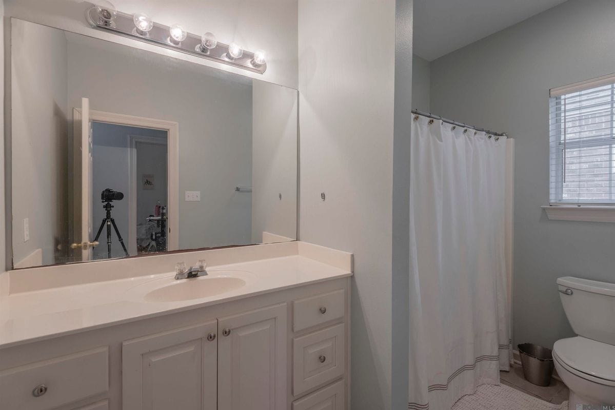 Building Photo - 5545 Ducros Dr