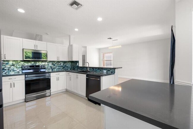Building Photo - 5228 NW 112th Terrace