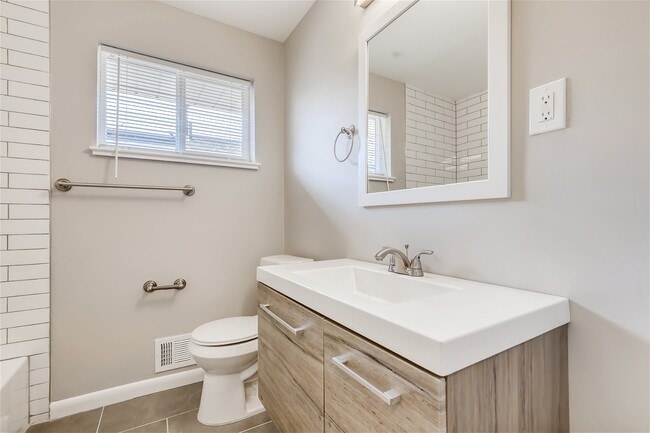 Building Photo - 1732 Florence St