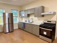 Building Photo - 29 Astoria St