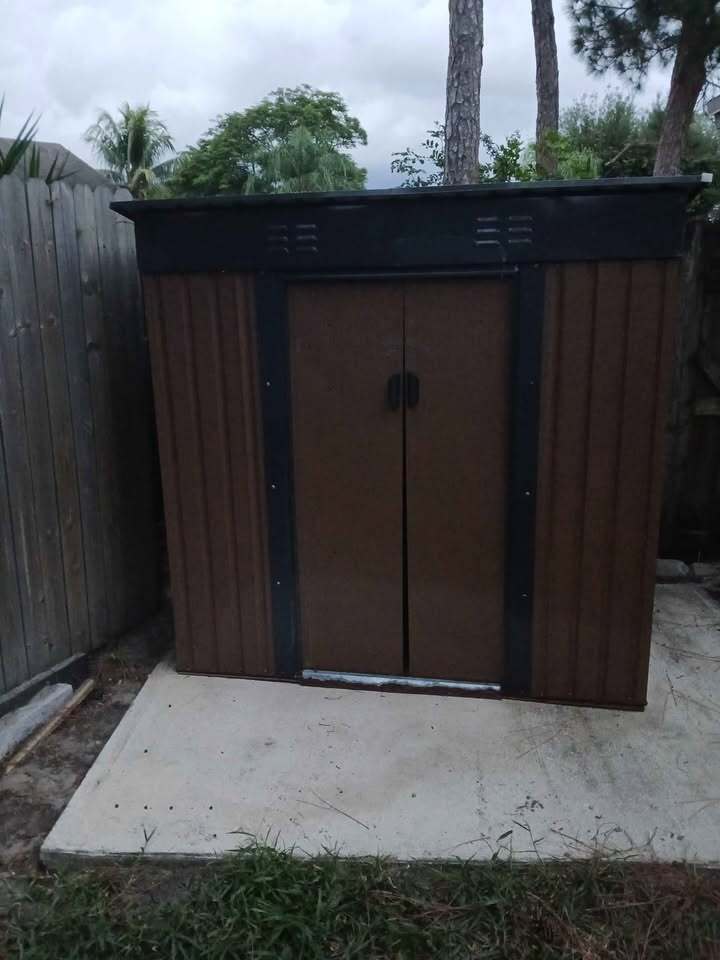 Shed in back yard - 9021 W Highland Pines Dr