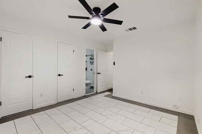 Building Photo - 12100 Clickett Cove
