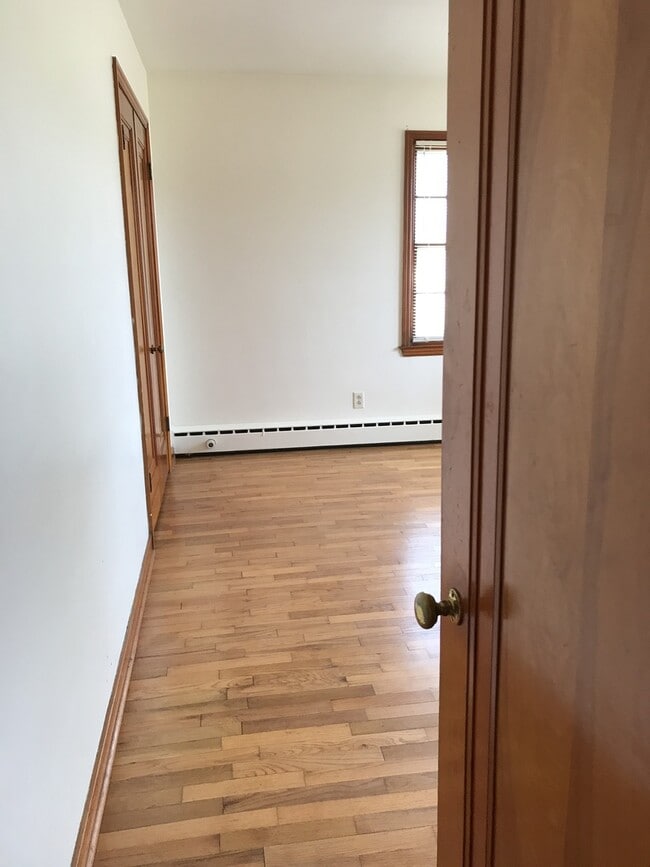 Building Photo - 3 bed 1.5 bath home in Coloma!