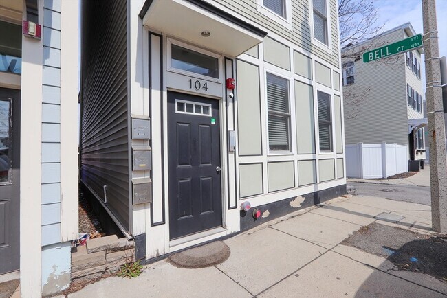 Building Photo - 104 D St