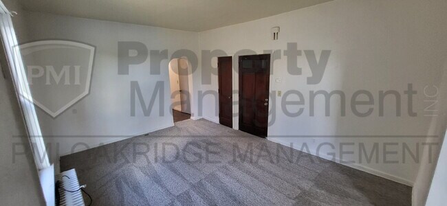 Building Photo - 1 Bedroom Upper Apartment