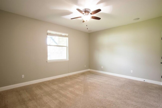 Building Photo - 350 McGarity