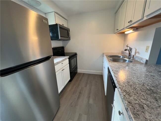 Building Photo - 47 W Utica St