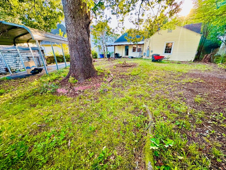 Back - 318 W Glenwood Dr