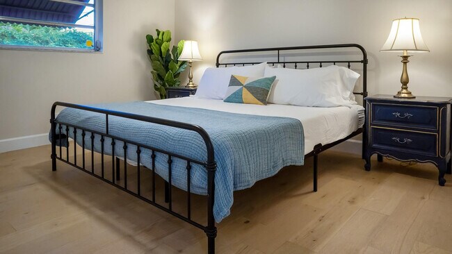 Building Photo - 518 Sunshine Dr