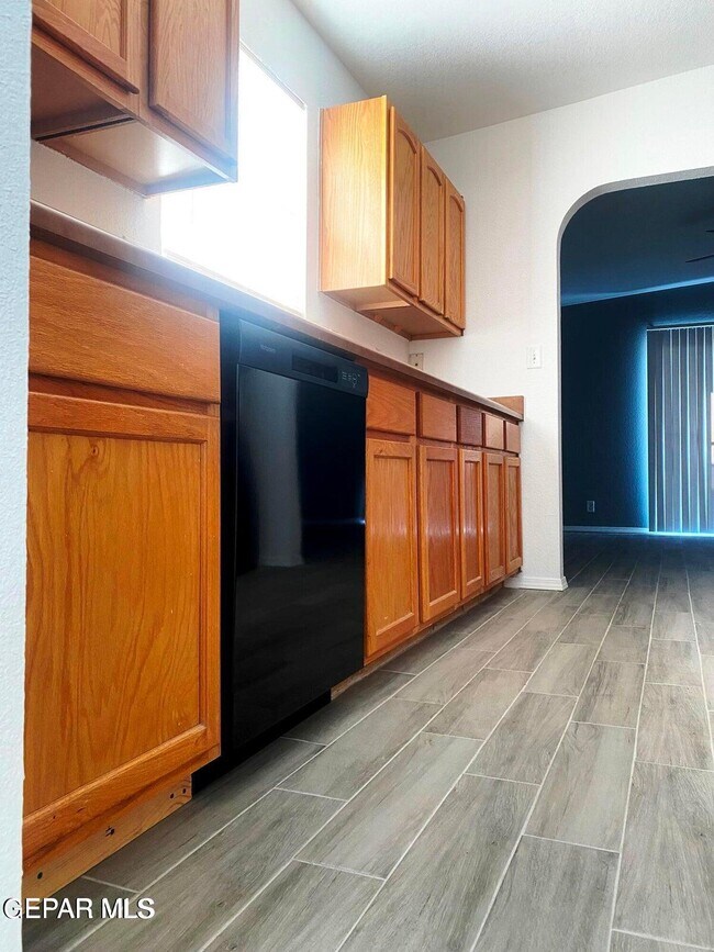 Building Photo - 421 Valle del Mar Dr