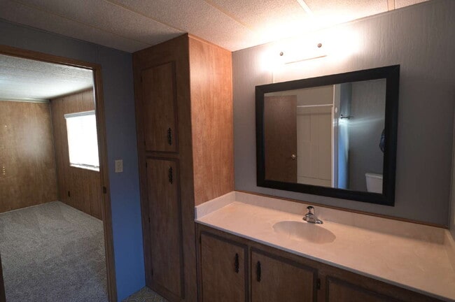 Building Photo - 2 bed 2 bath with large garage in Sequim