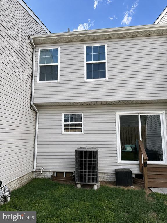 Building Photo - 17 Snead Drive.