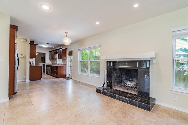 Building Photo - 303 Wildwood Way