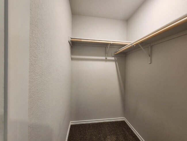 Building Photo - "Bright and Beautiful 3-Bedroom 2-Bath Hom...