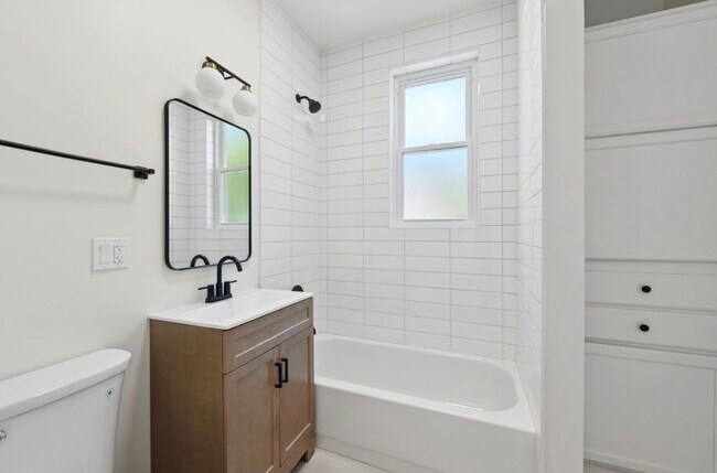 Building Photo - 1340 W Hollywood Ave