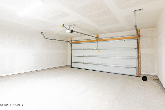 Building Photo - 125 Lake Ridge Dr