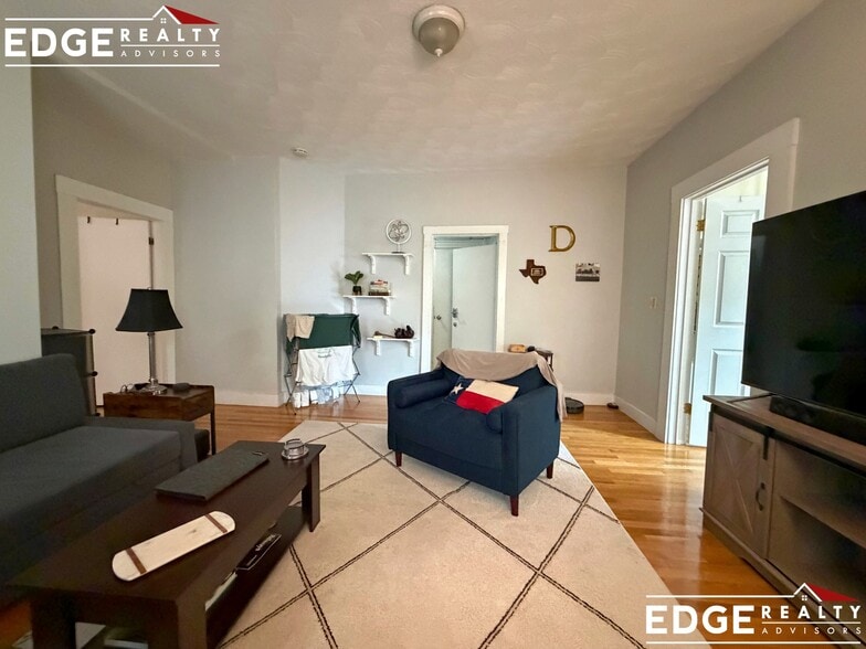 Building Photo - 471 Cambridge St