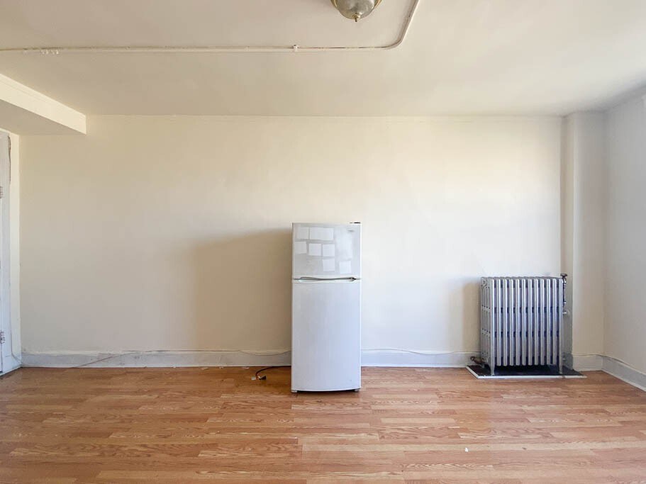 Building Photo - 3335 W Diversey Ave