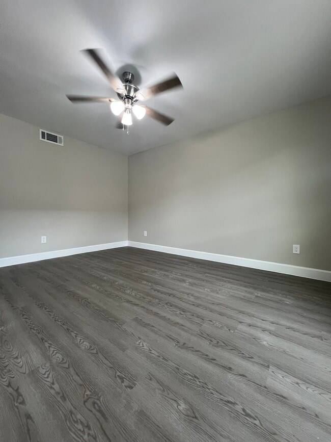 Building Photo - 3305 Red Bluff Rd