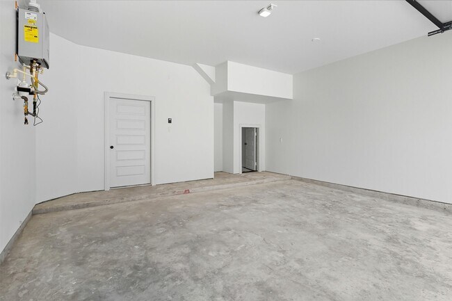 Building Photo - 2924 El Fenice Ln