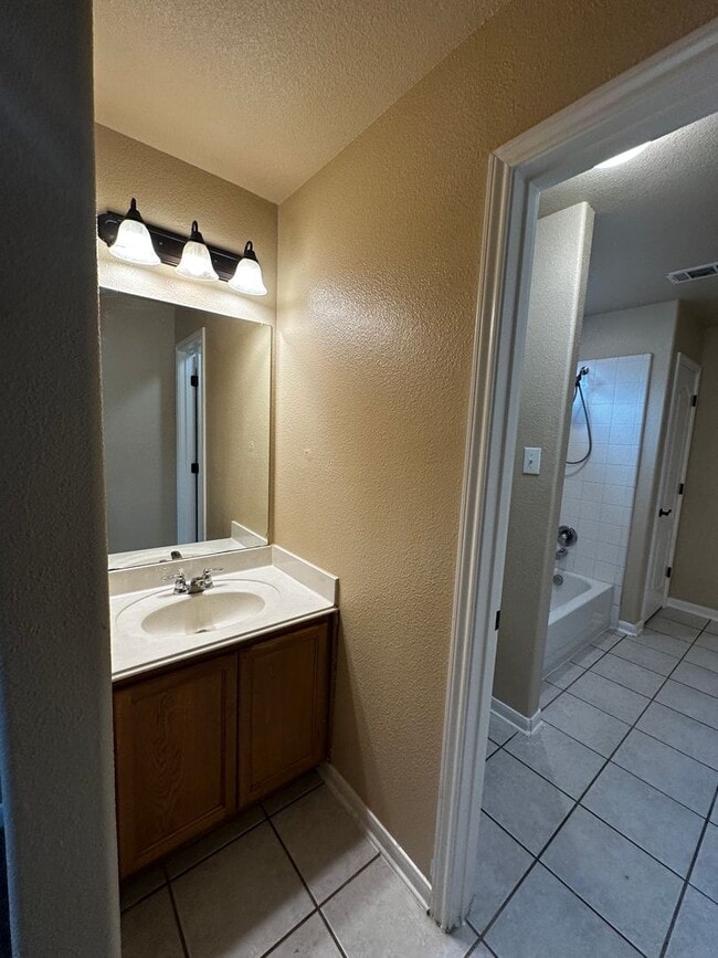 Building Photo - Spacious 5-Bedroom with Elegant Upgrades & Expansive Backyard in Trophy Ridge Subdivision