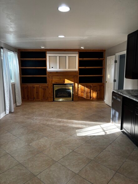 Building Photo - 1295 Riverview Dr