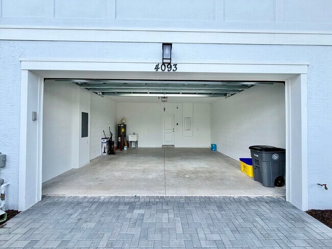 Building Photo - 4093 S Longwood Lk Sq