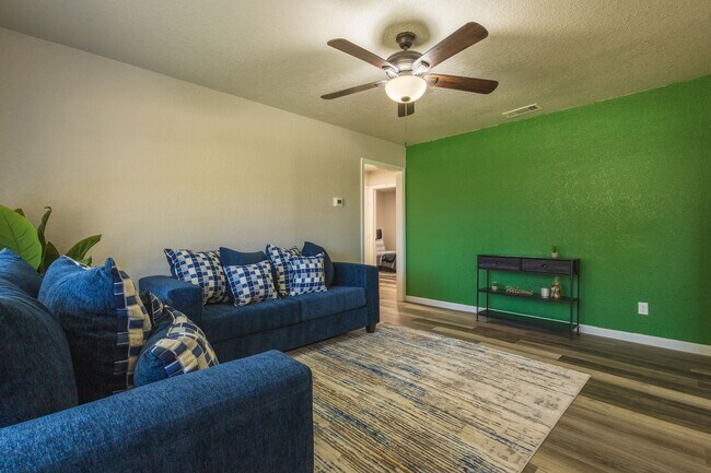 Building Photo - 106 Mimosa St